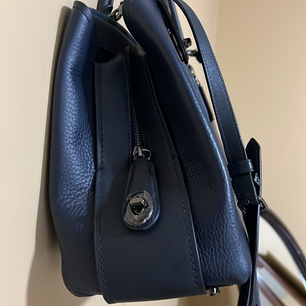 COACH BROOKLYN 34 Carryall handbag. Navy blue pebbled leather. Free dust bag - Picture 4 of 16